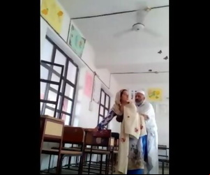 देसी स्कूल चपरासी fuck..