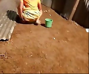 Desi Indische Frauen pissing..