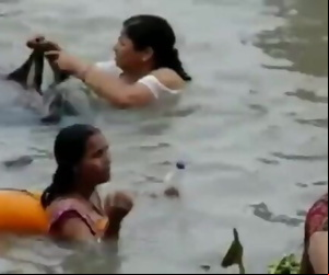 INDIAN - GANGA Bathing..
