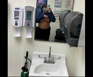角质 荡妇 闪烁 titties..
