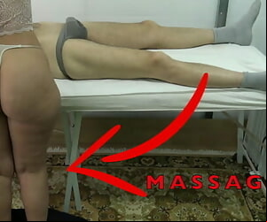 女仆 按摩师 与 大 butt..